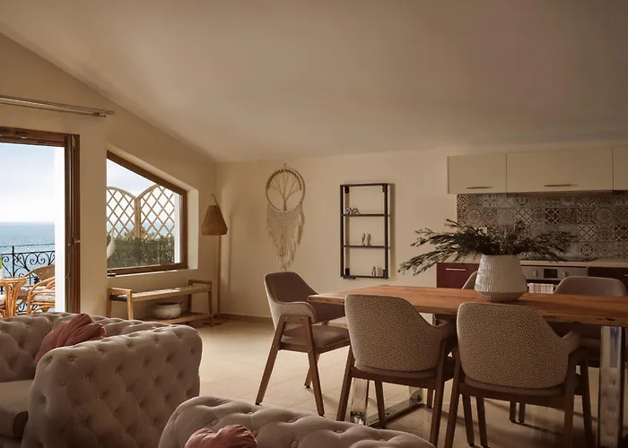 בית נופש Casa Di Cuore Loft - Sea View & Jacuzzi Retreat ארגאסי